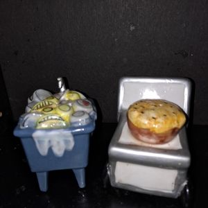 Kitchen appliances salt and pepper set